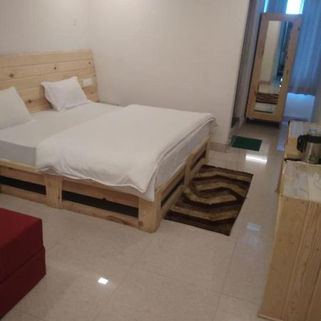 Hotel Charanpaduka Badrinath Extérieur photo