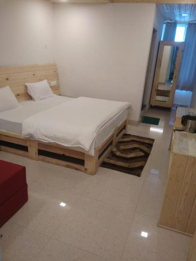 Hotel Charanpaduka Badrinath Extérieur photo