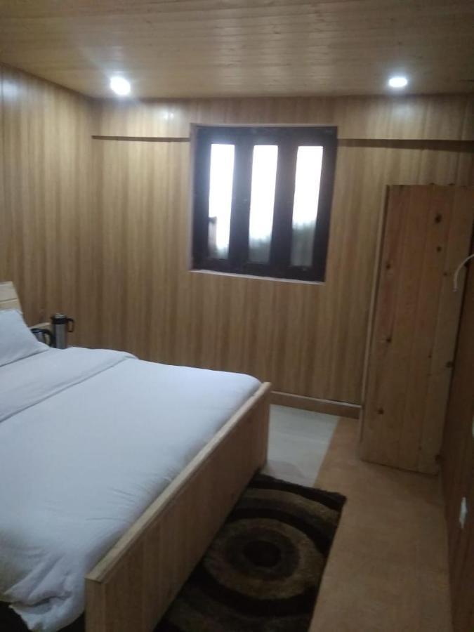 Hotel Charanpaduka Badrinath Extérieur photo