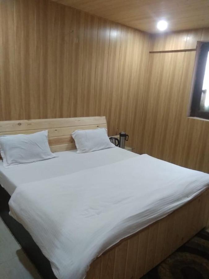 Hotel Charanpaduka Badrinath Extérieur photo