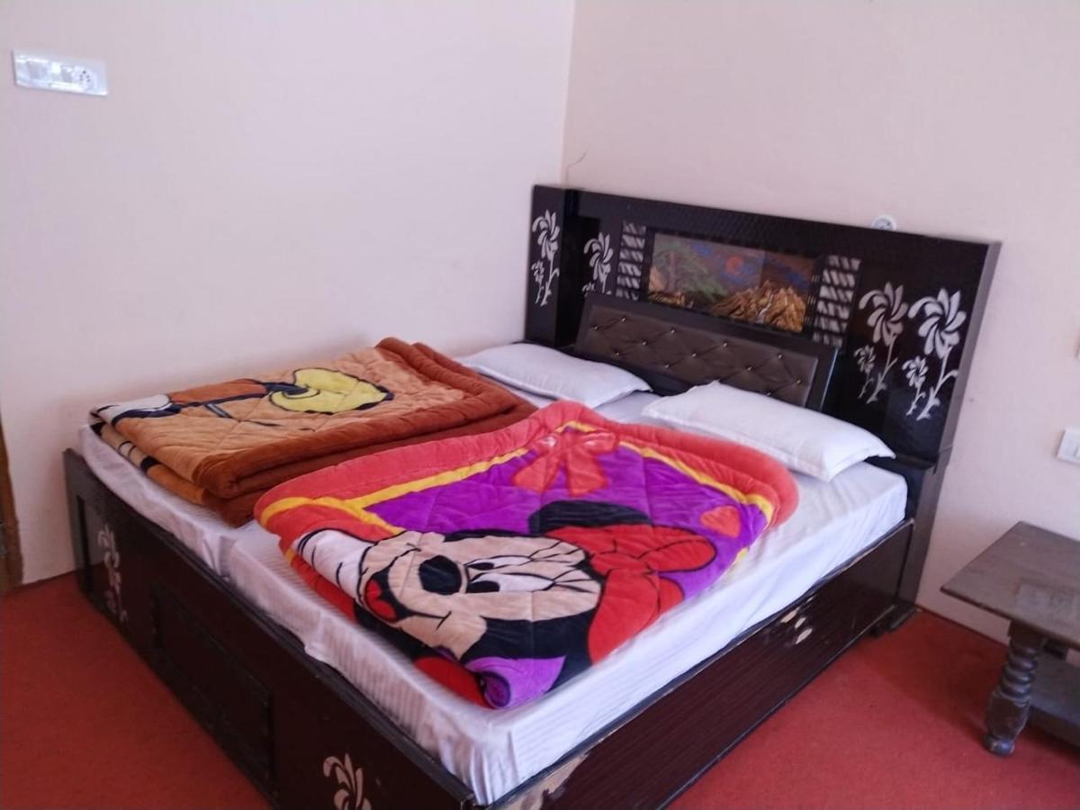 Hotel Charanpaduka Badrinath Extérieur photo