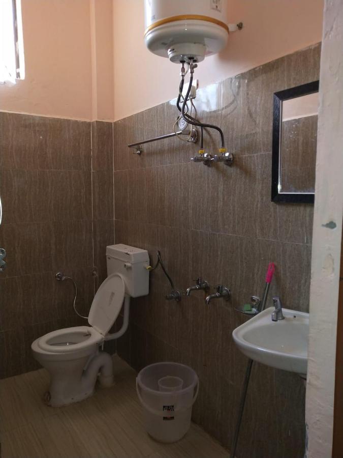 Hotel Charanpaduka Badrinath Extérieur photo